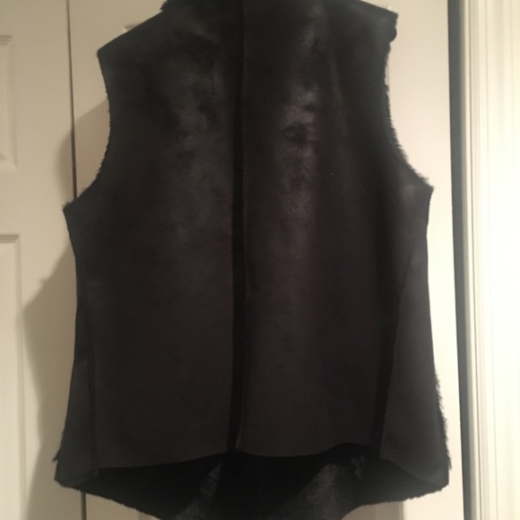 French Connection Black Winter Cozy Faux Fur Vest💙 - Picture 5 of 8